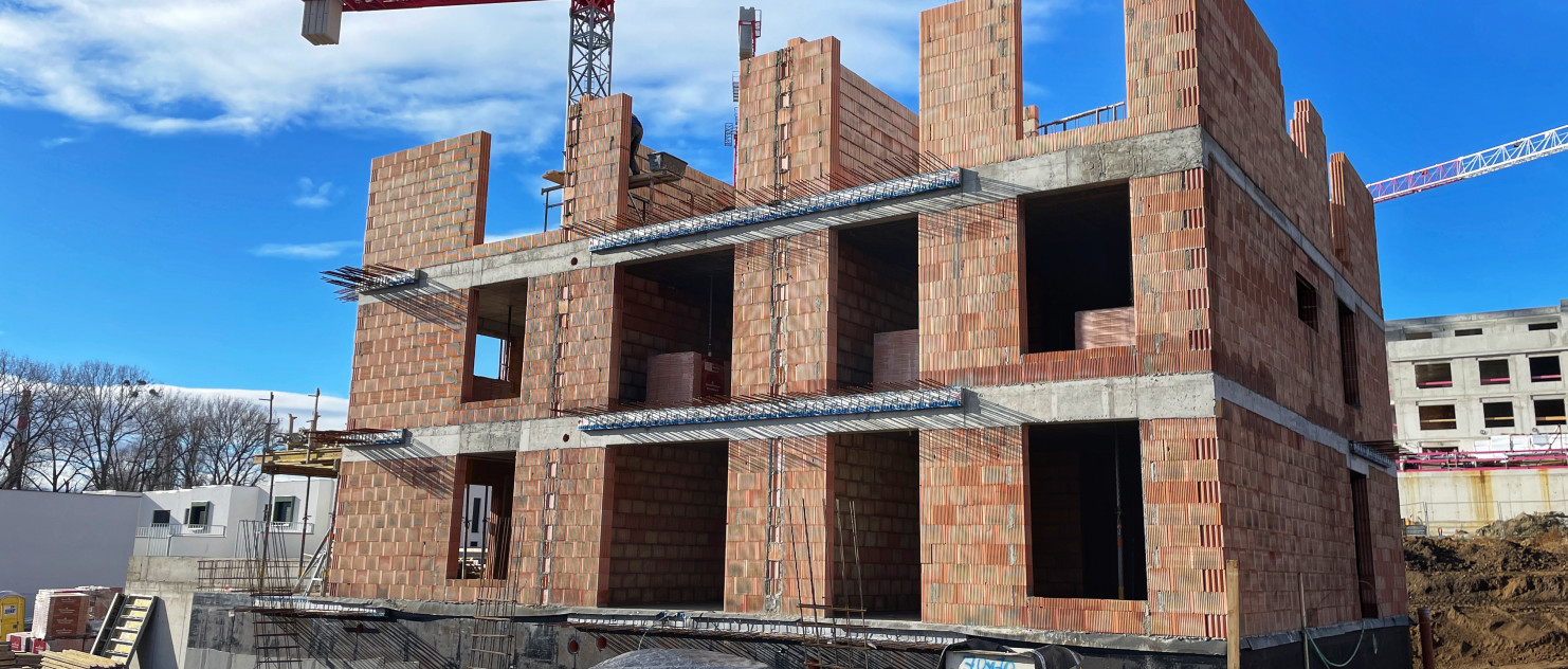 Na Jižních Stráních již stojí 3 patra