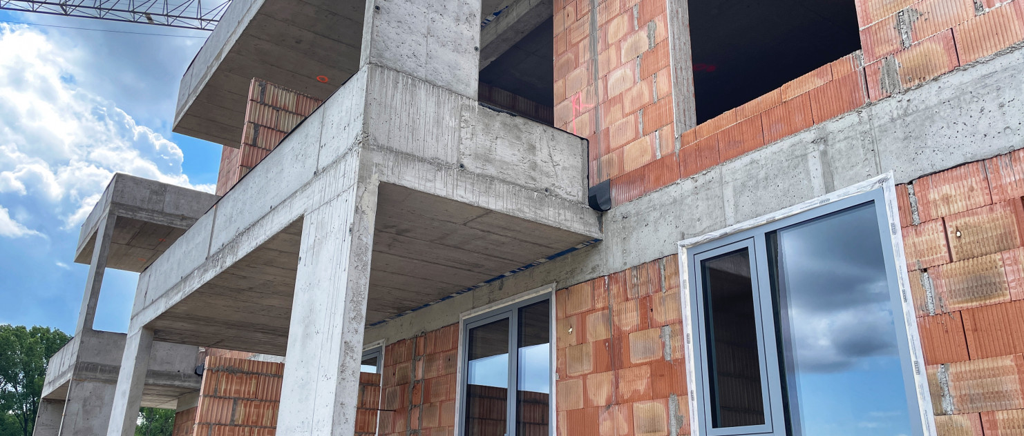 Výstavba na Jižních Stráních v plném proudu