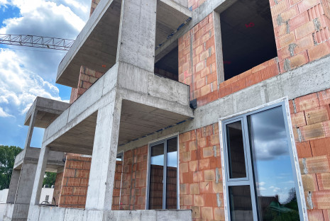 Výstavba na Jižních Stráních v plném proudu